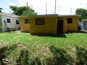 347 NW 42nd St, Miami FL 33127