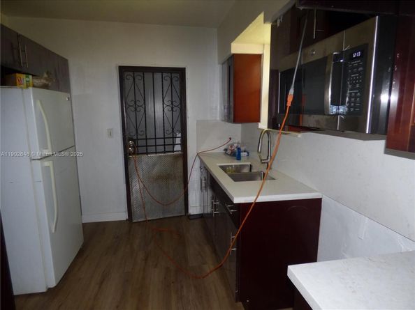 347 NW 42nd St, Miami FL 33127