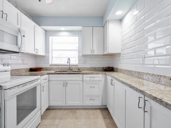 1200 Tallwood Ave