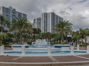 20281 E Country Club Dr 704, Aventura FL 33180