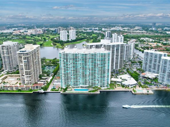 20281 E Country Club Dr 704, Aventura FL 33180