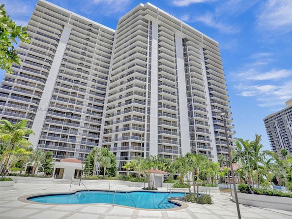 20281 E Country Club Dr 704, Aventura FL 33180