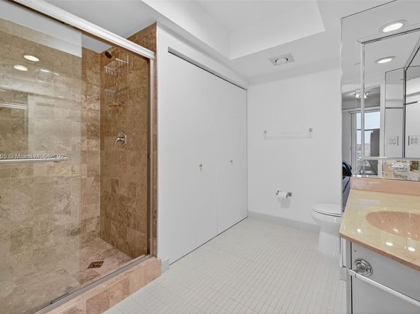 20281 E Country Club Dr 704, Aventura FL 33180