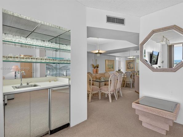 20281 E Country Club Dr 704, Aventura FL 33180