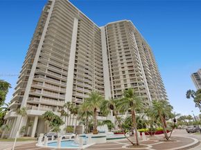 20281 E Country Club Dr 704, Aventura FL 33180