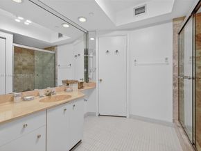 20281 E Country Club Dr 704, Aventura FL 33180