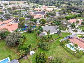 13801 Alexandria Ct, Davie FL 33325