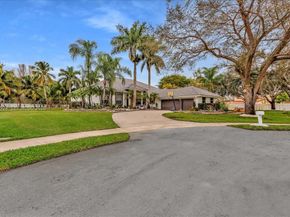 13801 Alexandria Ct, Davie FL 33325