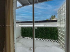 2977 Mcfarlane Rd PH9, Miami FL 33133