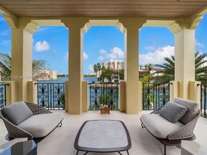 1522 Island Blvd, Aventura FL 33160