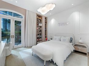 1522 Island Blvd, Aventura FL 33160