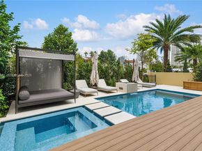 1522 Island Blvd, Aventura FL 33160