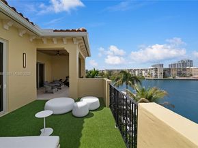 1522 Island Blvd, Aventura FL 33160