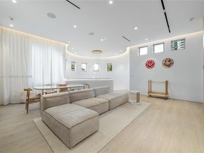 1522 Island Blvd, Aventura FL 33160