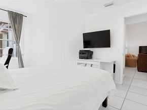 1595 Springside Dr, Weston FL 33326