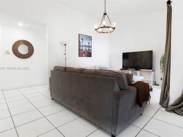 1595 Springside Dr, Weston FL 33326