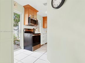 1595 Springside Dr, Weston FL 33326