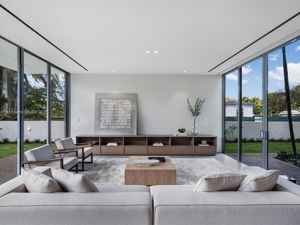 6800 SW 83rd Pl, Miami FL 33143