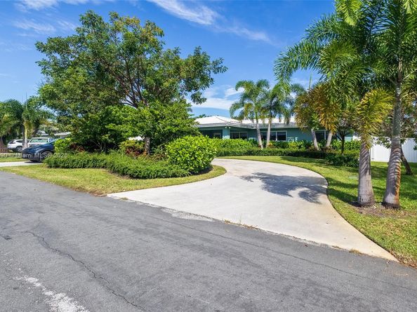 121 SE 7th St, Pompano Beach FL 33060