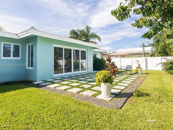 121 SE 7th St, Pompano Beach FL 33060