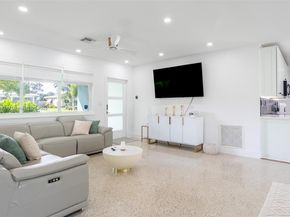 121 SE 7th St, Pompano Beach FL 33060