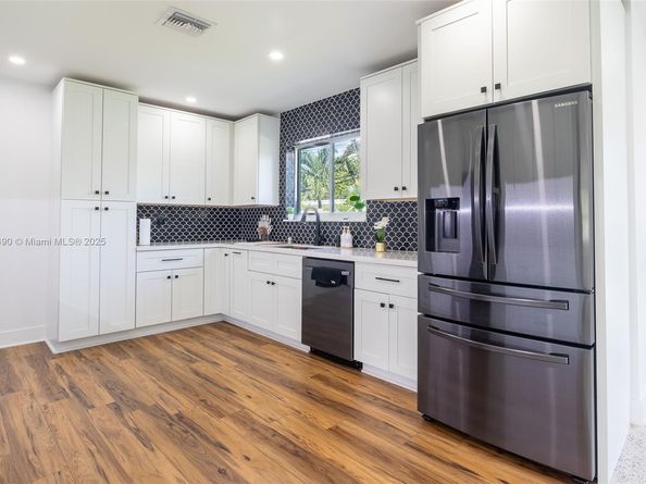 121 SE 7th St, Pompano Beach FL 33060