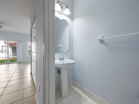 2991 NW 30th Pl, Oakland Park FL 33311