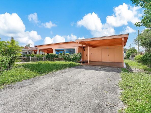 5424 Mayo St, Hollywood FL 33021