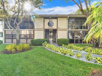 10415 E Clairmont Cir