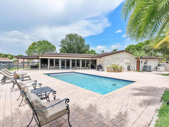 14830 Dade Pine Ave, Miami Lakes FL 33014