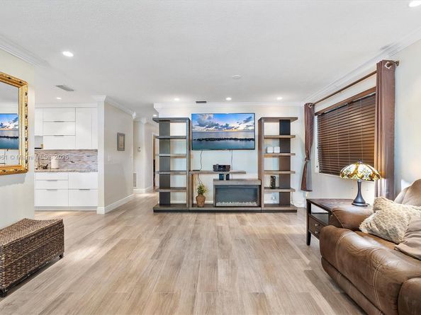 14830 Dade Pine Ave, Miami Lakes FL 33014