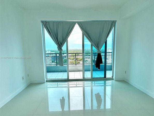 60 SW 13th St 1605, Miami FL 33130
