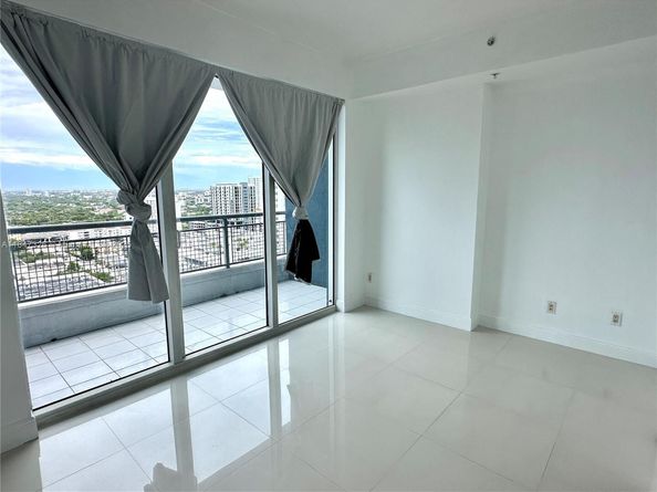 60 SW 13th St 1605, Miami FL 33130