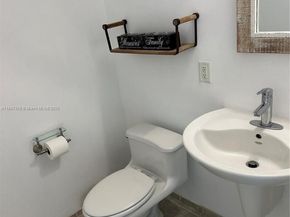 60 SW 13th St 1605, Miami FL 33130