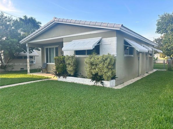 1915 Mayo St, Hollywood FL 33020