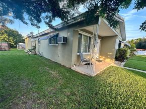 1915 Mayo St, Hollywood FL 33020