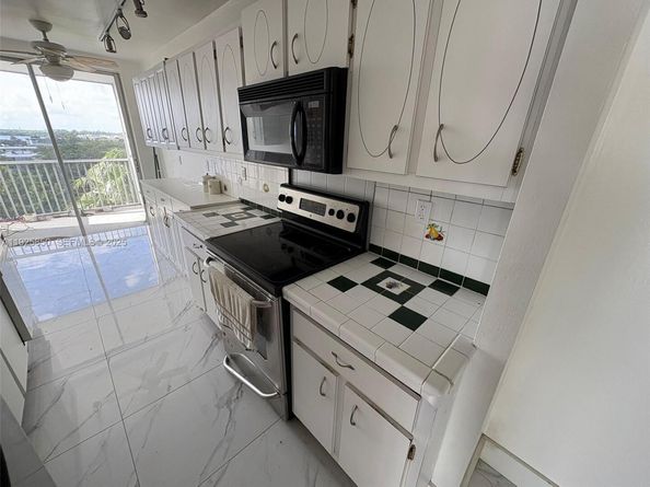 1750 NE 191st St 8294, Miami FL 33179