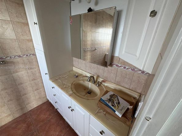 1750 NE 191st St 8294, Miami FL 33179