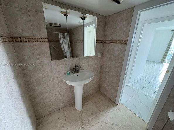 1750 NE 191st St 8294, Miami FL 33179