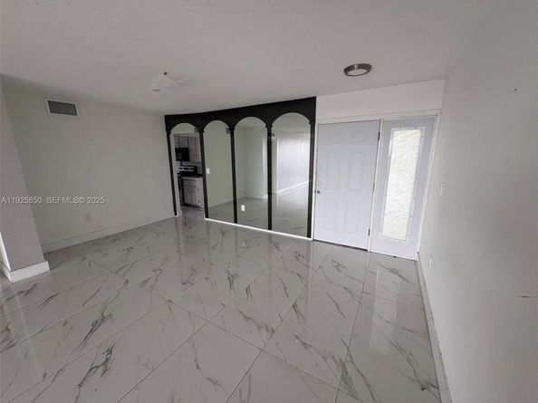 1750 NE 191st St 8294, Miami FL 33179