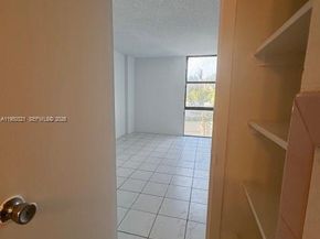 3675 N Country Club Dr 210, Aventura FL 33180