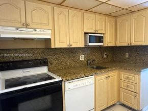 3675 N Country Club Dr 210, Aventura FL 33180