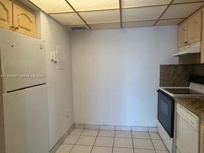 3675 N Country Club Dr 210, Aventura FL 33180