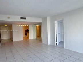 3675 N Country Club Dr 210, Aventura FL 33180