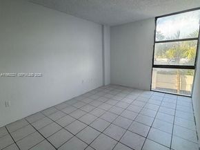 3675 N Country Club Dr 210, Aventura FL 33180