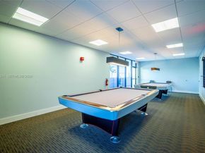 3675 N Country Club Dr 210, Aventura FL 33180