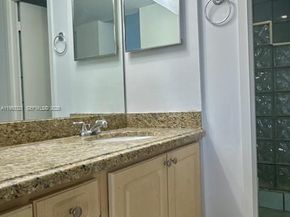 3675 N Country Club Dr 210, Aventura FL 33180