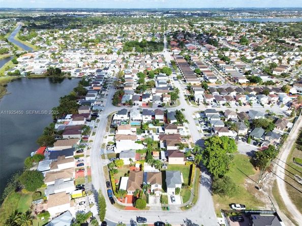 13921 SW 164th St, Miami FL 33177