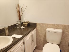 35 Colonial Club Dr 203, Boynton Beach FL 33435