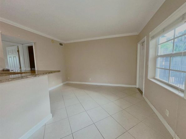 924 SE 2nd St 9, Fort Lauderdale FL 33301